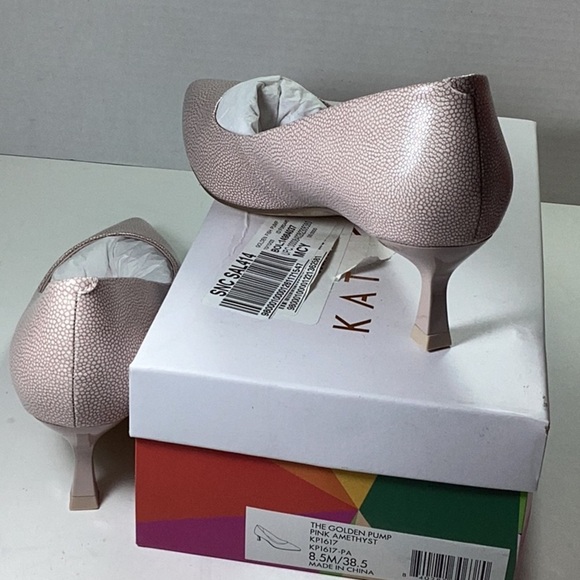 Katy Perry

The Golden Pump - Picture 10 of 11